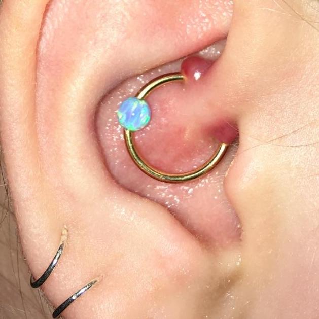 daith piercing boulička